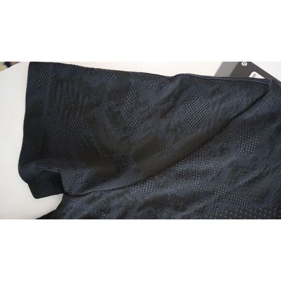 Under Armour 1365716 002 Women's Sz M Black RUSH Seamless Short Sleeve Shirt $60 - Picture 8 of 10